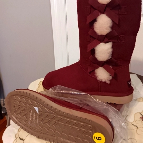 BEAUTIFUL, UNIQUE COLOR, UGG boots! - Picture 2 of 7